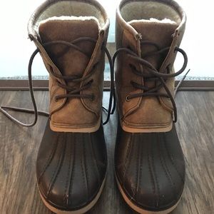 Brown/Tan duck boots